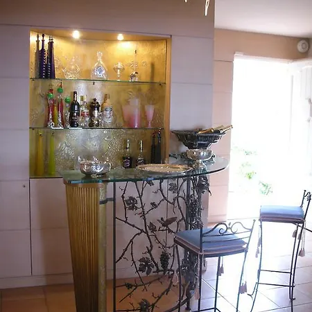 Ginevra Villa *